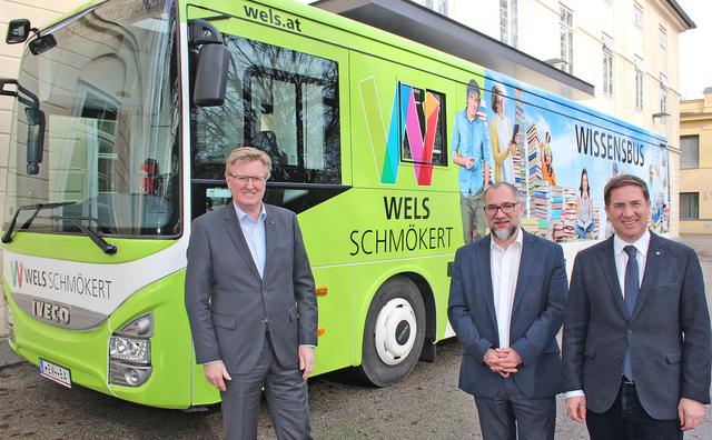 Der neue Wissensbus mit seinen Mentoren: Reindl-Schwaighofer, Wiesinger, Rabl (von r.).