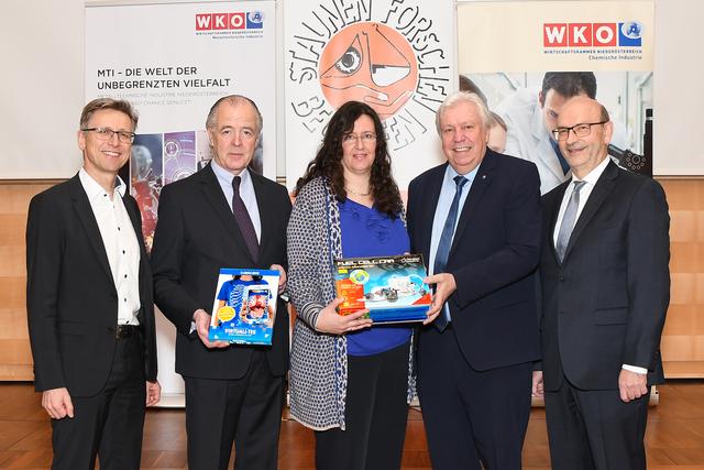 Obmann der Chemischen Industrie NÖ Helmut Schwarzl, Obmann der Metalltechnischen Industrie NÖ Veit Schmid-Schmidsfelden, Leiterin des NÖ Netzwerk NaWi Erika Frühwald, NÖ Bildungsdirektor Johann Heuras und Vizerektor der Pädagogischen Hochschule NÖ Norbert Kraker.