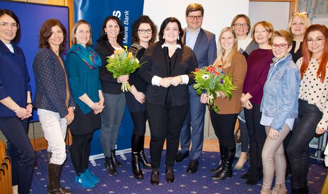 Das Team von Frau in der Wirtschaft Wels mit WKO Wels Obmann Franz Edlbauer.