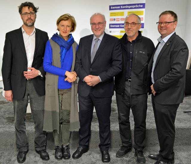 Landschaftsplaner Armin Haderer, Volkskultur NÖ-Geschäftsführerin Dorli Draxler, Edgar Niemeczek, Kultur.Region.Niederösterreich, Architekt Christian Knechtl und GGR Franz Aigner, Obmann Region Wagram, beim Kremser Kamingespräch im Weritas Wagram.