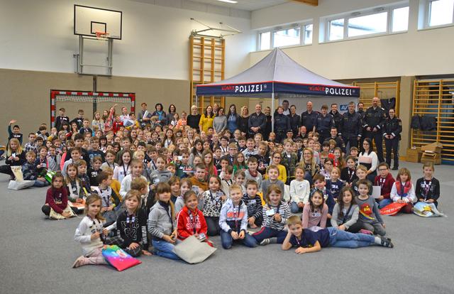 Purkersdorf: Neue Schulwegpolizisten ausgebildet Bei Caf und Kuchen knnen Asylwerber und Einheimische einander kennenlernen. Termine bis zur Flchtlinge - Thema auf zarell.com