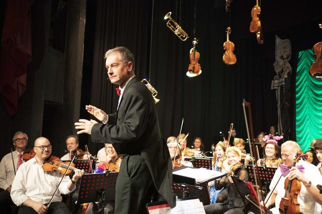 Unter der Leitung von Heinz Moser wurde vom Stadtorchester Leoben im Rahmen des Faschingskonzertes ein buntes Programm geboten.
