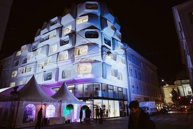 Blick auf eine Fassade, wie es sie in Graz nur einmal gibt: Das fertige Projekt "Argos" sticht aus der Altstadtumgebung hervor.