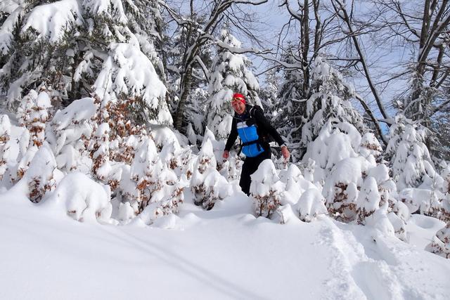 Eine traumhaft verschneite Landschaft auf dem Weg zur Paulmauer
