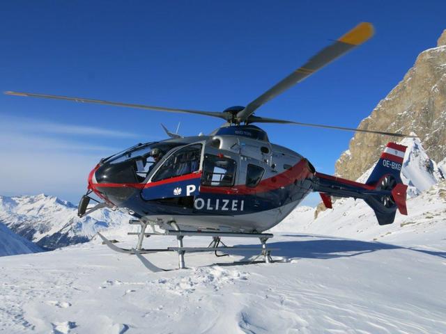 Alpine Notlage in Lech - Snowboarder wurde vom Polizeihubschrauber geborgen (Symbolbild).