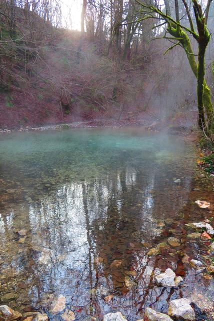 23.12.2019. Das Maibachl in Warmbad Villach sprudelt. Von Schnee weit und breit keine Spur.