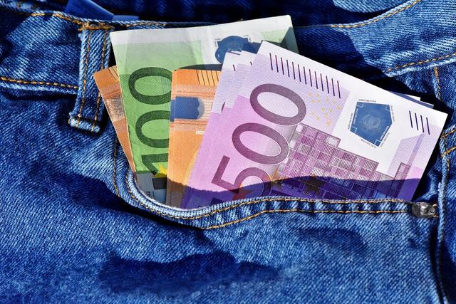Mit dem Finanzführerschein lernen Schüler den richtigen Umgang mit Geld für ihre Zukunft.