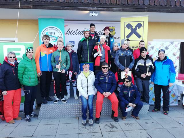 Gruppenfoto steirische Schulskimeisterschaft 2020.