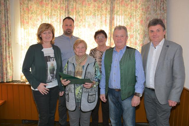 Bürgermeisterin Gerlinde Schwarz, geschäftsführender Gemeinderat Thomas Grossinger, Maria Ziegler, Anna Windischberger, Karl Ziegler und Vizebürgermeister Josef Landstetter