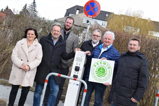 Bringen E-Auto-Fahrer auf "Touren": Karin Schneider, Rupert Sitz, Günther Laister, Rudolf Knöd, Willibald Latzel und Johannes Haider.