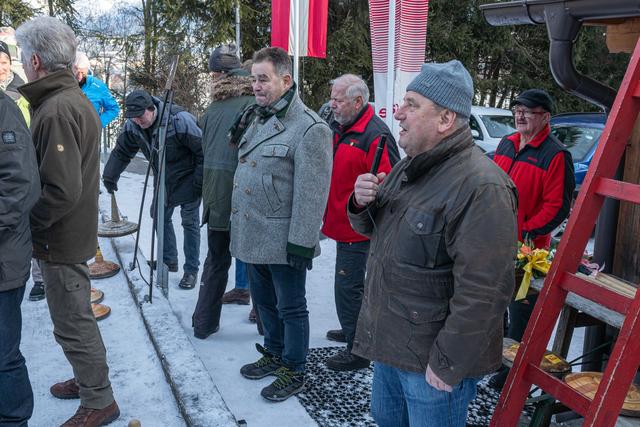 (re.) Bezirksobmann Hans Bogensperger begrüßt den Landesobmann Sepp Saller und alles Lungauer Senioren.