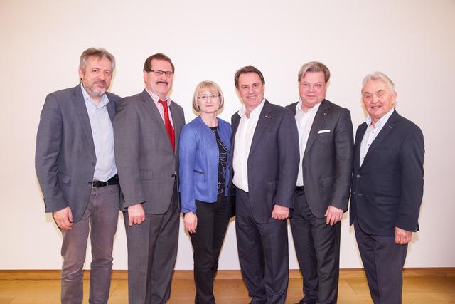 Für eine starke Wirtschaft im Bezirk steht das Wirtschaftsbund-Team: Bezirksstellen-Obmann Werner Groiß, der Obmann der Fachgruppe Lebensmittelgewerbe Johann Ehrenberger, Organisationsreferentin Sabina Müller, Landes-Obmann Wolfgang Ecker, Direktor Harald Servus und Bundes-Fachverbandsobmann für Lebensmittelhandel Julius Kiennast.