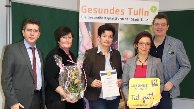 Bürgermeister Peter Eisenschenk, Elfriede Pachner - Regionalberaterin Initiative Tut gut!, Doris Weisel – ehem. Arbeitskreisleiterin, Schriftführerin Verein Gesundes Tulln, Michaela Nikl – Arbeitskreissleitung Gesunde, Gemeindebedienstete für den Verein Gesundes Tulln, Bernd Zeh – Obmann Verein Gesundes Tulln