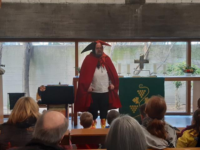 Am Samstag war Sven Stäcker als Puppenspieler in der Glaubenskirche zu Gast | Foto: Anna Kampl