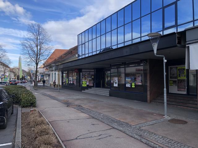 Leer stehende Objekte neu nutzen: In der Ungarstraße, in dem Gebäude zwischen DM und Modehaus Titscher, ist was Neues geplant.