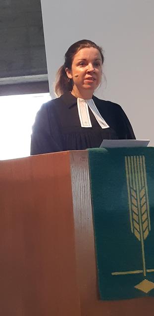 In unserer Welt werde es offenbar nicht mehr als normal gesehen, dass jeder Mensch Schwächen habe und die natürlich auch zeigen dürfe, kritisiert Pfarrerin Anna Kampl in ihrer Predigt.