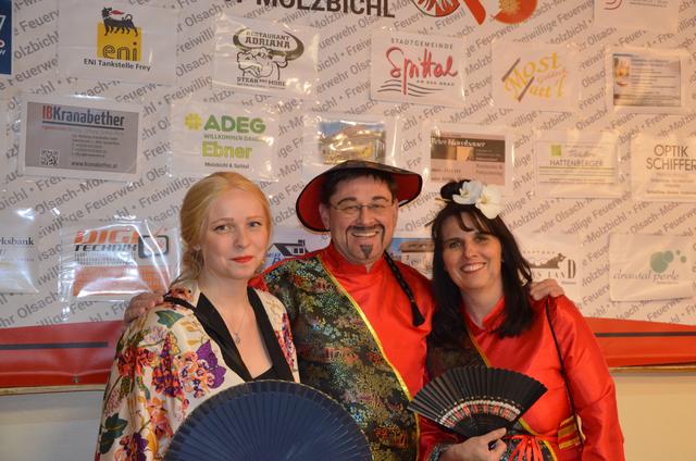 "Lotusblume mit Familie"