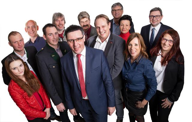 Werner Jogl (vorne) führt das SPÖ-Team von Bad Gleichenberg in den Wahlkampf.