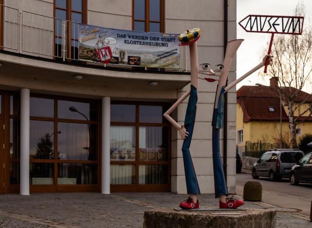 Eingang des Stadtmuseums Klosterneuburg / Kardinal Piffl-Platz