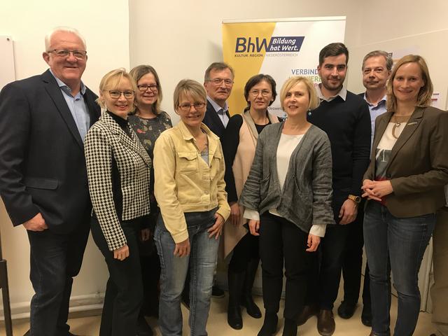 Bgm. Gaweinstal Richard Schober, Christine Hofbauer, Christine Spindler, Elke Indinger, Ernst Raab aus Retz, Bildungsbeauftragte Paasdorf Margit Weinmeyer, Doris Denk, Alexander Wimmer von der Pfarre Gaweinstal, Andreas Schuhmann, Therese Reinel, Dr. Helmut Hoppel