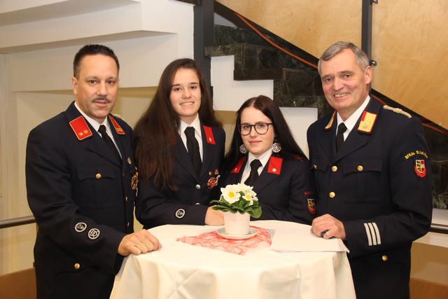 Freiwillige Feuerwehr Althofen: Kommandantstellvertreter Markus Zuschnig, Elisabeth Delsnig, Magdalena Kerschbaumer und Kommandant Johann Delsnig