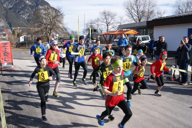 Start der Athleten und Athletinnen der Klassen U 112 und U 14 und No Handycap