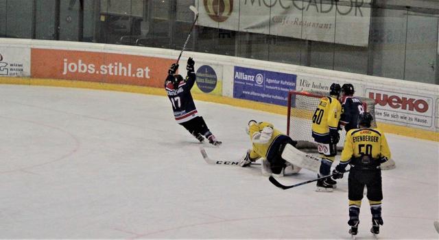 Hier stellt Andre Weratschnig zum verdienten 1:0 für die Scorpions.