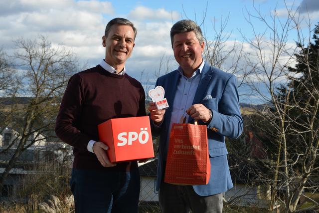 Regionalvorsitzender Wolfgang Dolesch und Regionalgeschäftsführer Hans Hammer starten im Servicebüro in Hartberg in dem Wahlkampf.