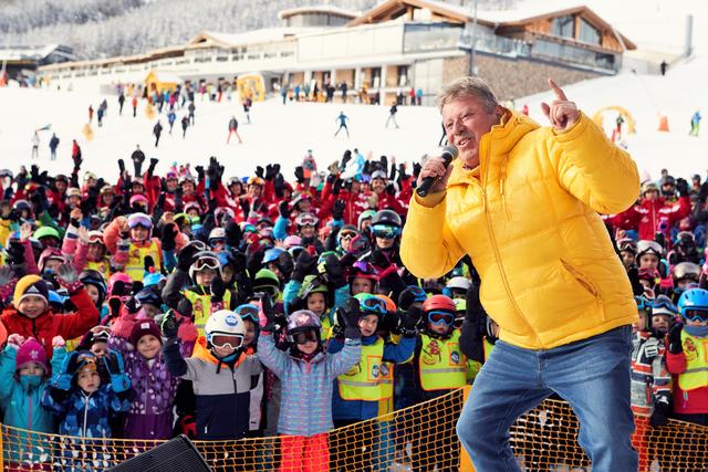 Tolles Kinderkonzert: Volker Rosin begeisterte die Kinder im Skigebiet in Fiss. | Foto: SSFL/Waldegger