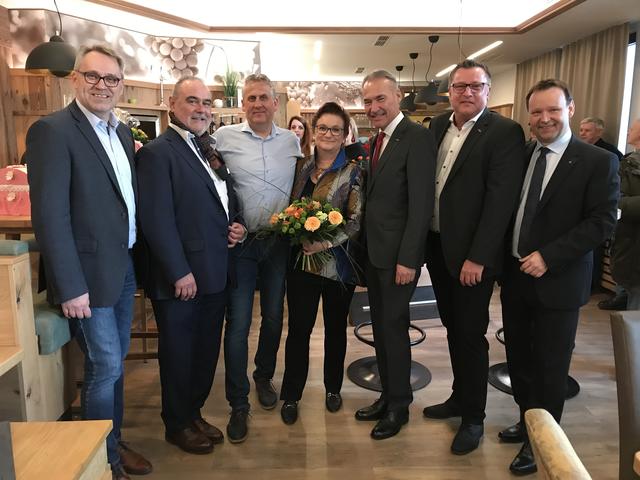 Bürgermeister St. Andrä Dipl.-Ing.(FH) Andreas Sattler, Wirtschaftskammer Regionalstellenobmann Robert Frank, Martin Gelbmann, Simone Husz-Gelbmann, Präsident Honorarkonsul Ing. Peter Nemeth, Regionalstellenleiter Harald Pokorny, Ulf Schneller MBA.