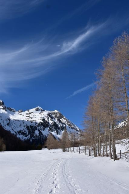 Blick zurück, es ist wieder strahlend blau geworden.