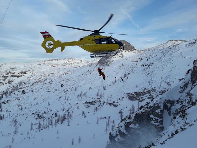 Hubschrauberbergung auf dem Krippenstein.