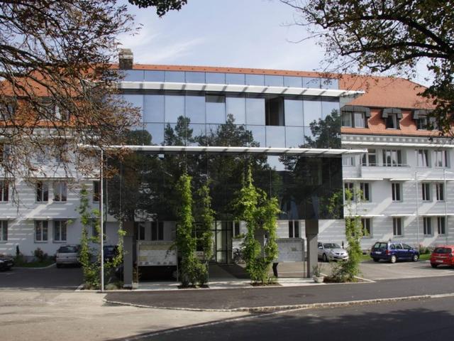 Heute ist die BH am Bankmannring 5 - früher war sie dort, wo jetzt der Musikfreundesaal ist.