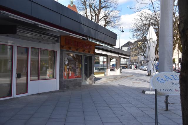 Vier Geschäftslokale am Oberen Stadtplatz wurden vor rund drei Wochen gesperrt – derzeit sind noch drei Lokale von der Schließung betroffen.