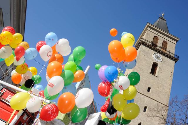 Unter dem Stadtturm wird es bunt.