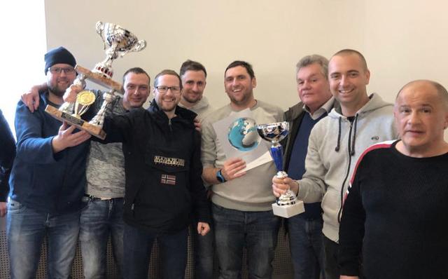 28. Eisschießen des voestalpine Böhler Bleche-Betriebsrates Mürzzuschlag-Hönigsberg: Siegermannschaft "Triangla". 