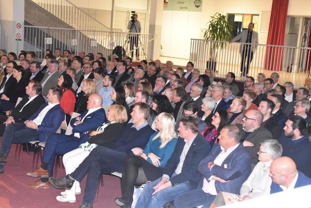 Viele interessierte Zuhörer waren bei den vierten Oberwarter Wirtschaftsgesprächen dabei. | Foto: Michael Strini