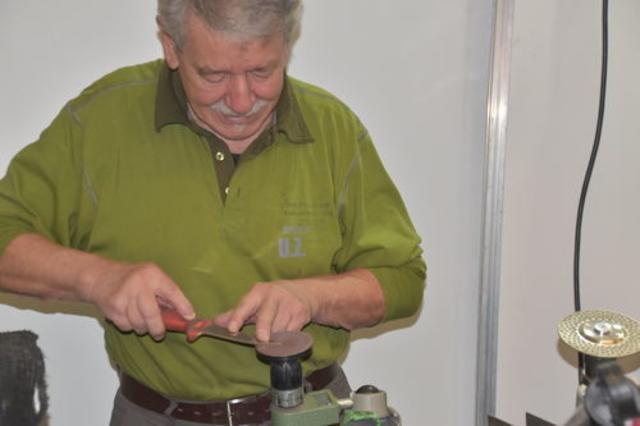 Uwe Frank - Schleiftechniker bis ins hohe Alter.