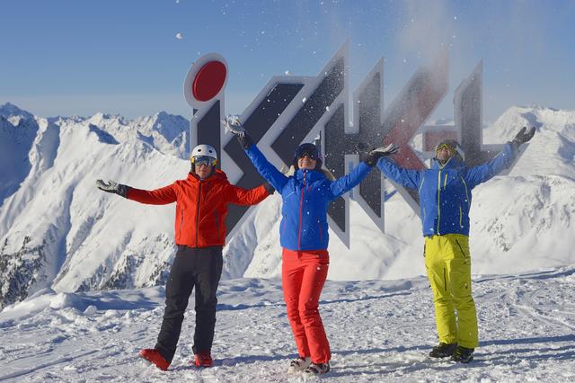 Wer von 12. April bis 2. Mai 2020 zum Sonnenskilauf nach Ischgl kommt, profitiert nicht nur von 239 bestens präparierten Pistenkilometern, sondern kommt mit Sido, Namika und Eros Ramazzotti auch in den Genuss von gleich drei Open-Air-Konzerten  | Foto: TVB Paznaun – Ischgl