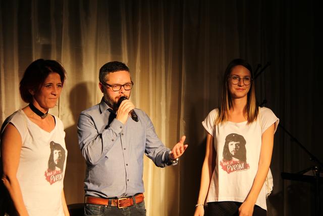 Gabriel Castañeda mit Maria Thurnwalder (MARIVA) und Tanja Thurner. | Foto: Abler