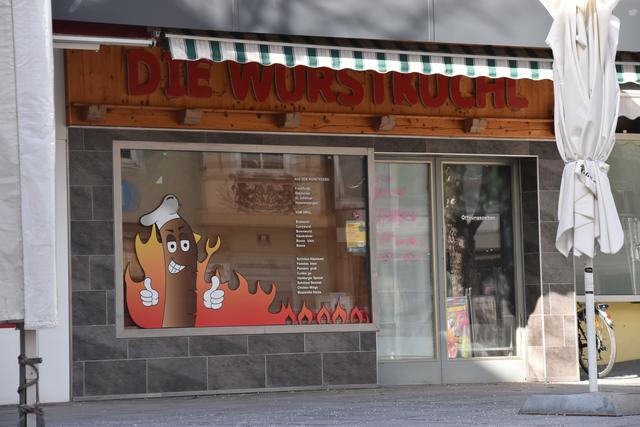Die "Wurstkuchl", eine Kufsteiner Traditionsimbissbude, ist eines der betroffenen Lokale, die bis auf Weiteres geschlossen werden mussten.