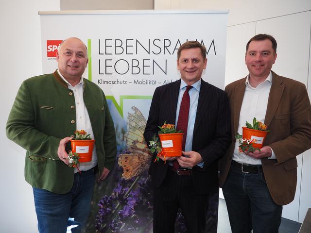 SPÖ-Pressegespräch mit Stadtrat Heinz Ahrer, Bürgermeister Kurt Wallner und Gemeinderat Erich Landner (v.l.). | Foto: Gaube