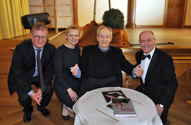 Schatzmeister Michael Hofbauer, Stage-Managerin Renée Schüttengruber, Otto Schenk, Künstlerischer Leiter Wolfgang Gratschmaier.