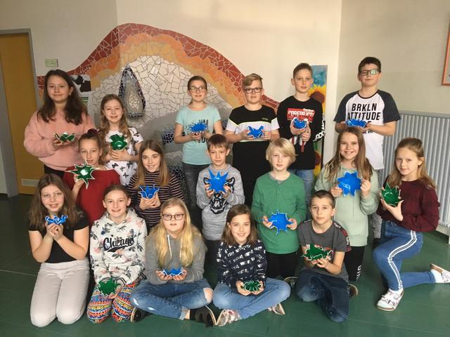 Die Schüler/innen der NMS stellten kreative Schalen aus Plexiglas her. | Foto: NMS Bad Grosspertholz