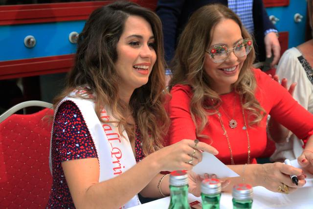 Foto: Filmdiva Ornella Muti mit Opernball Prinzessin 2020 Elisa Pizzi Tapia