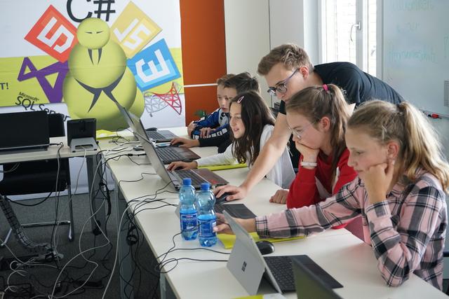 Bei Kindern und Jugendlichen beliebt: die Count-IT-Programmierschule.  | Foto: Count IT