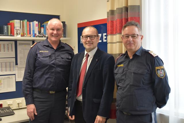 Bezirkspolizeikommandant Walter Meingassner, der stellvertretende Bezirkshauptmann Herbert Haberl und Chefinspektor Peter Franz (v.l.) präsentierten die Verkehrszahlen aus dem Bezirk Kufstein.  | Foto: Barbara Fluckinger