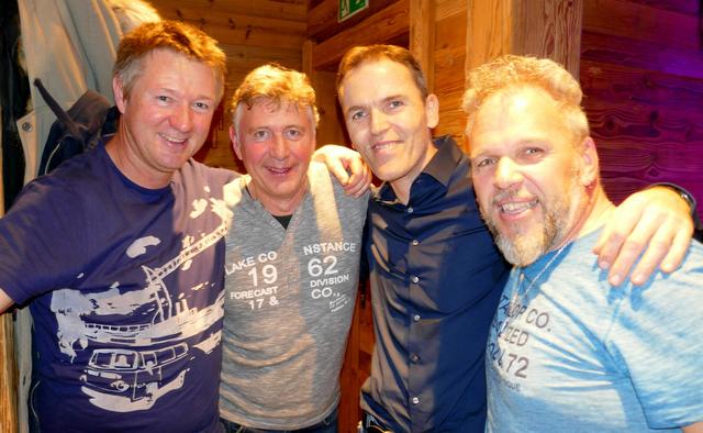(von links) Helmut Mayr und Christian Grindhammer (beide "Schwoicher Buam") und Hans Vorhofer ("Hahnenkamm Trio") sind seit langem gut befreundet.