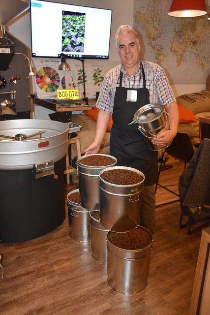 Thomas Hofer von Thomas' Kaffee bietet Kaffee ohne Plastikverpackung an.