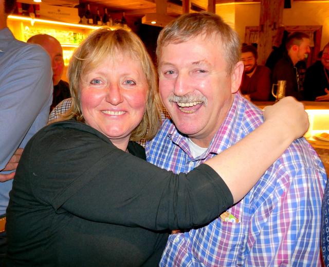 Die Oberkrainer Superfans Esther Torggler und Richard Thanner kamen wieder extra aus Südtirol.